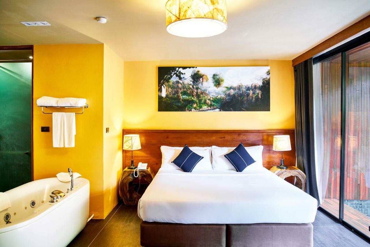 Suite with Private Pool,216054134:JPEG